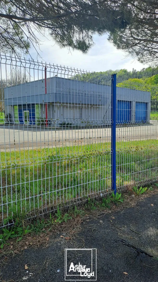 Local d'activité de 329 m² à vendre ou à louer  ZAC du Moulin Rouge à Terrasson-Lavilledieu