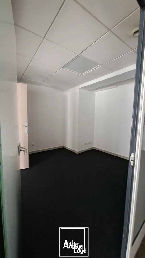 Local professionnel ou commercial de 88 m² à louer  Emplacement central et visible à Lubersac