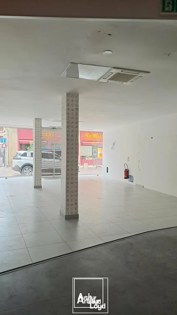 Local commercial 164 m² à louer  Rue commerçante du centre-ville de Brive