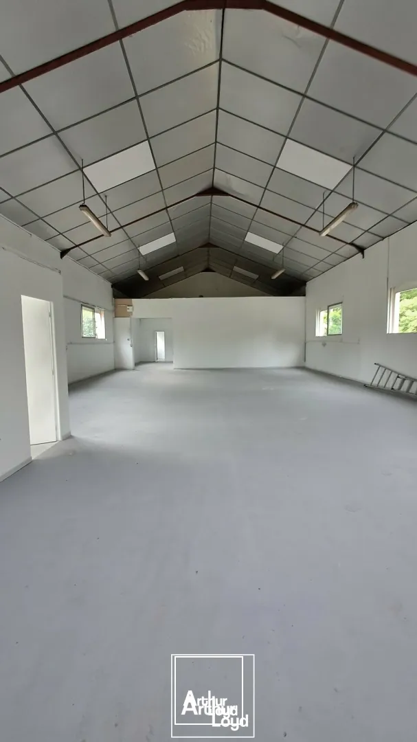 Local d'activité rénové de 245 m² à vendre ou à louer  Axe très fréquenté sortie de Brive