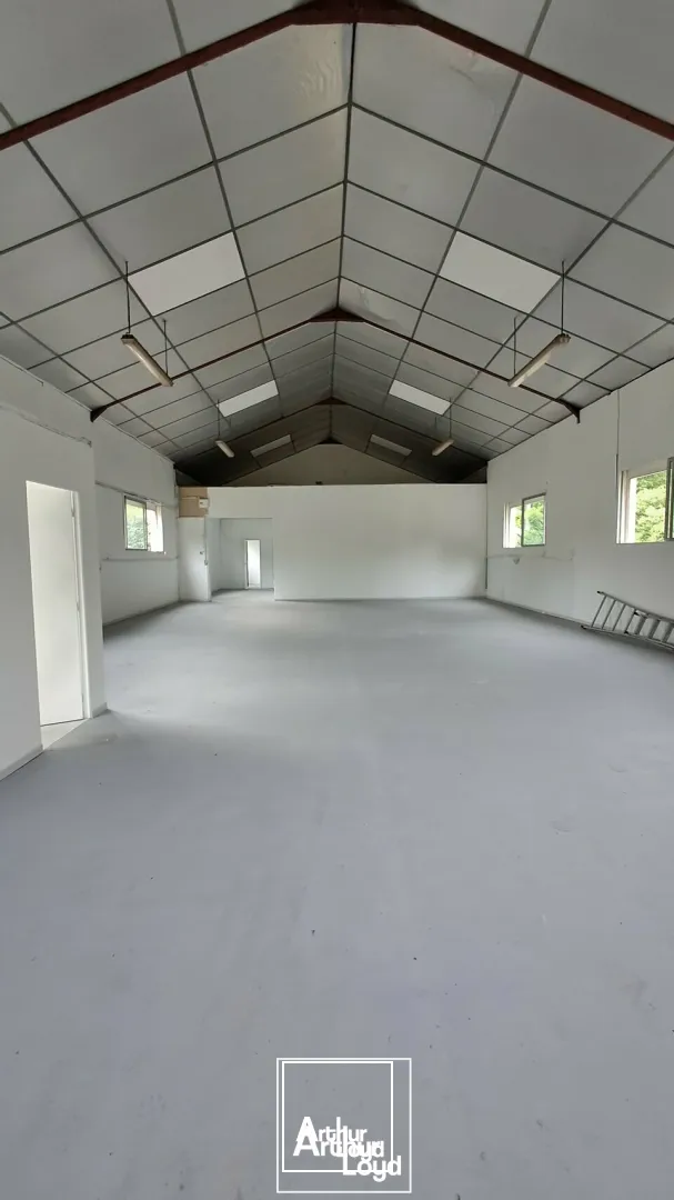 Local d'activité rénové de 245 m² à vendre ou à louer  Axe très fréquenté sortie de Brive