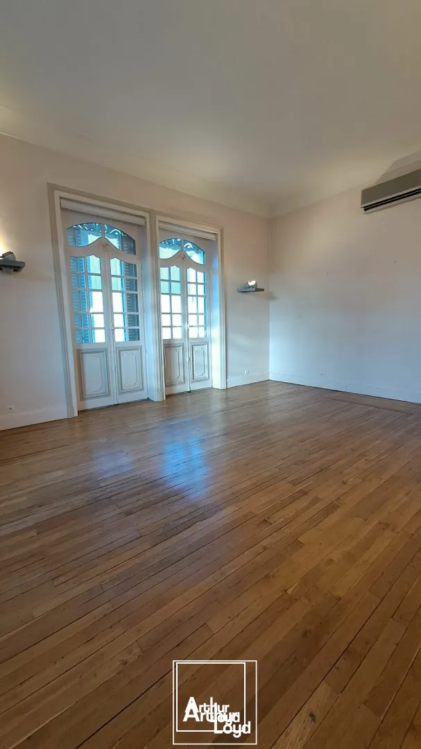 Bureau de 30 m² à louer avec parking  Centre-ville de Brive-la-Gaillarde