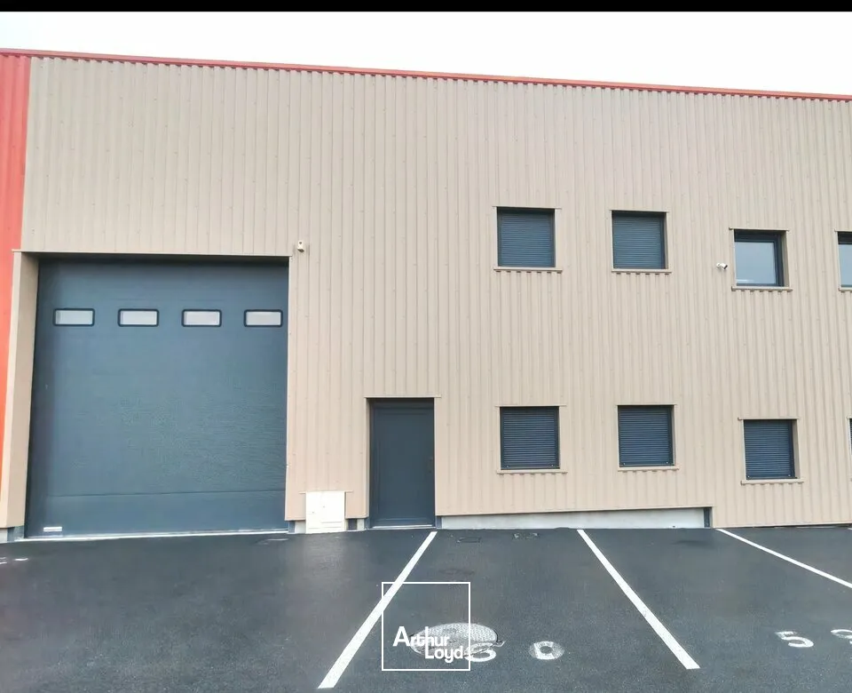 A Louer - Entrepôt de 294m2 avec 6 places de parking secteur Croix Blandin 