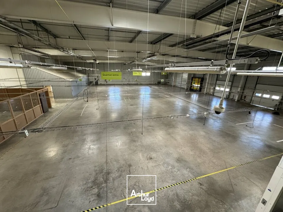 JOUE LES TOURS LOCAL D'ACTIVITES A LOUER 1670 M² FONCIER 5589 M²