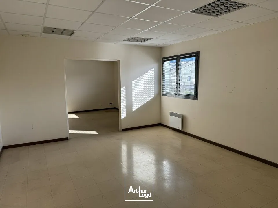 JOUE LES TOURS LOCAL D'ACTIVITES A LOUER 1670 M² FONCIER 5589 M²