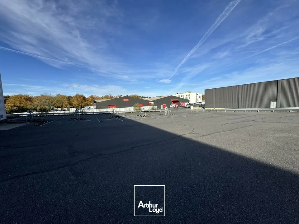 JOUE LES TOURS LOCAL D'ACTIVITES A LOUER 1670 M² FONCIER 5589 M²