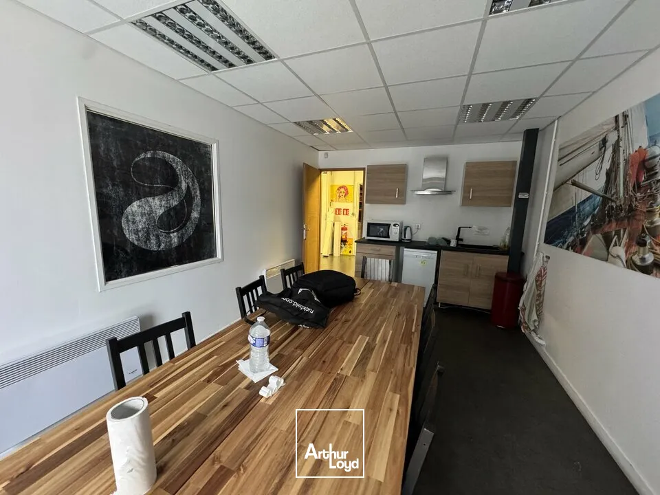 TOURS SUD SORIGNY - A LOUER BATIMENT D'ACTIVITES DE 750 M² - LA GRANGE BARBIER