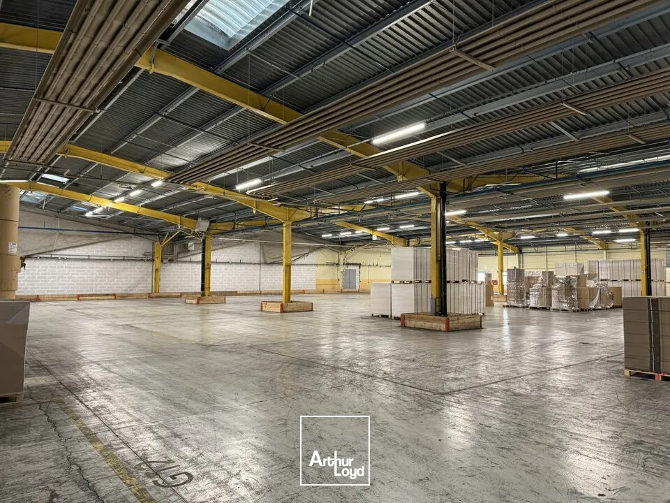JOUE LES TOURS LOCAL DE STOCKAGE ACTIVITE A LOUER 3026 M²