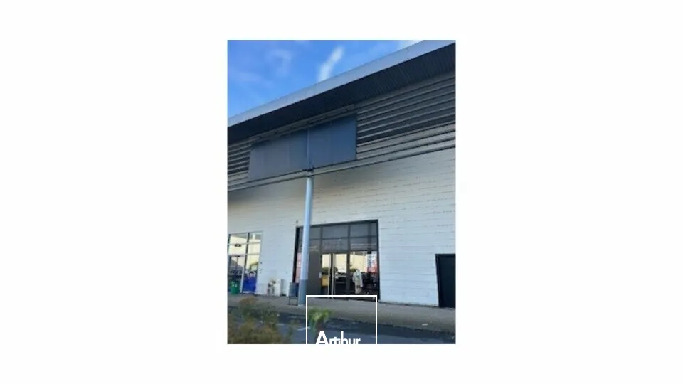 A LOUER - LOCAL COMMERCIAL - SAINT GERMAIN DU PUY