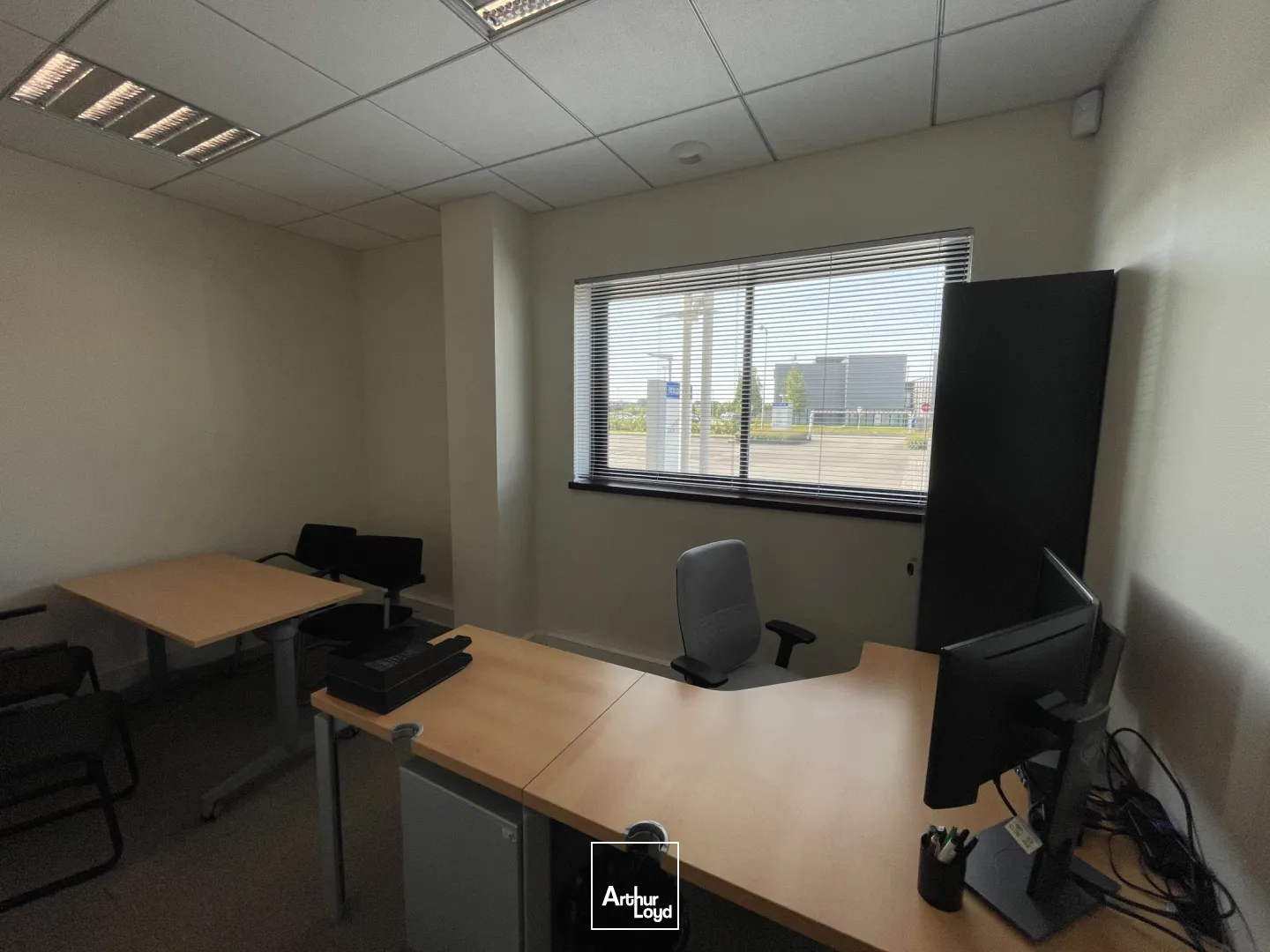 A LOUER BUREAUX DE 282 M2 À 337 M2 - LACROIX SAINT OUEN - PARC TERTIAIRE