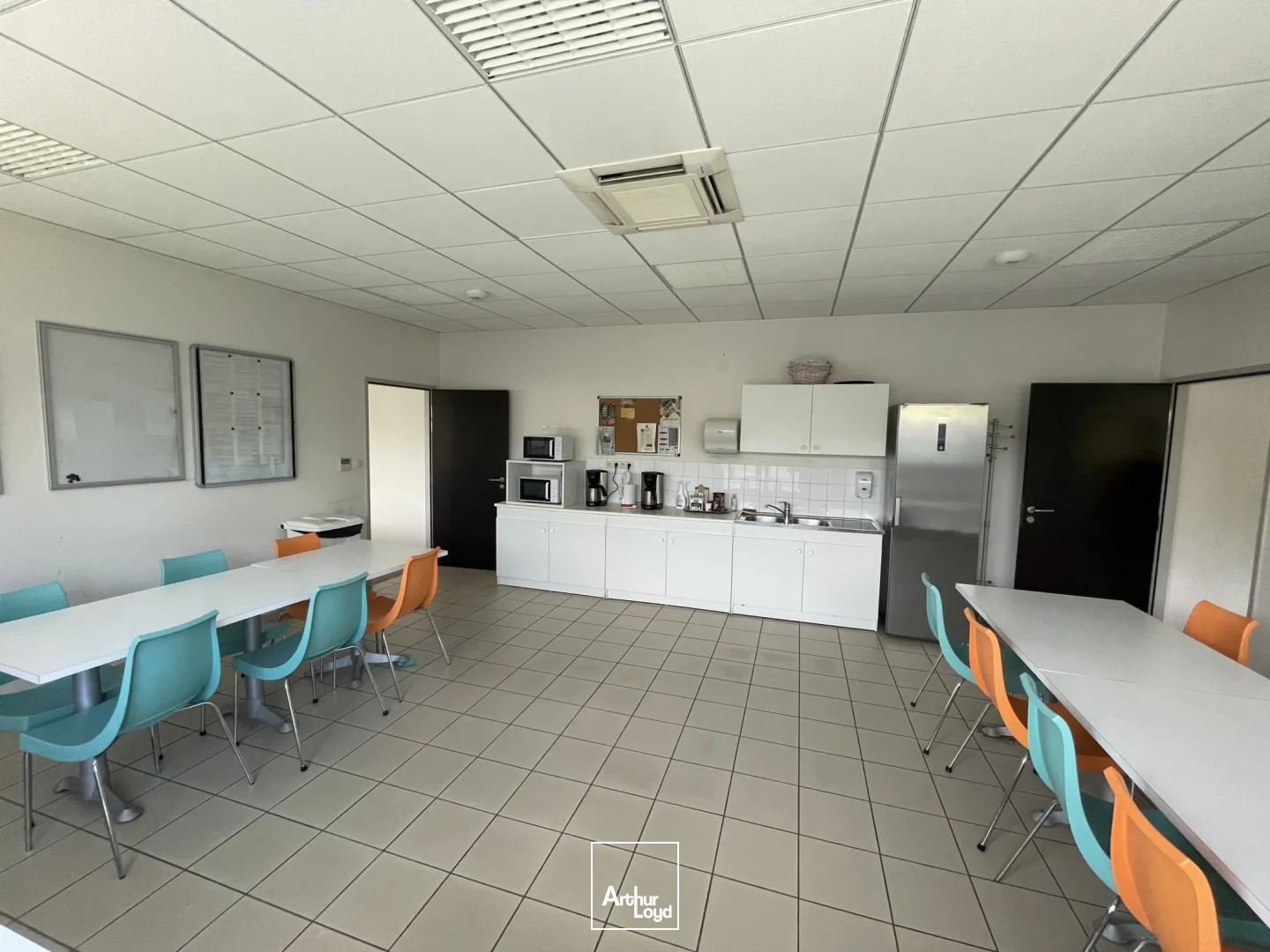 A LOUER BUREAUX DE 282 M2 À 337 M2 - LACROIX SAINT OUEN - PARC TERTIAIRE