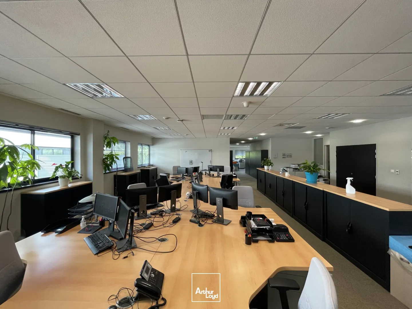 A LOUER BUREAUX DE 282 M2 À 337 M2 - LACROIX SAINT OUEN - PARC TERTIAIRE