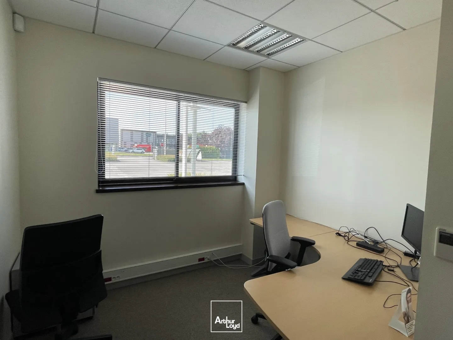 A LOUER BUREAUX DE 282 M2 À 337 M2 - LACROIX SAINT OUEN - PARC TERTIAIRE