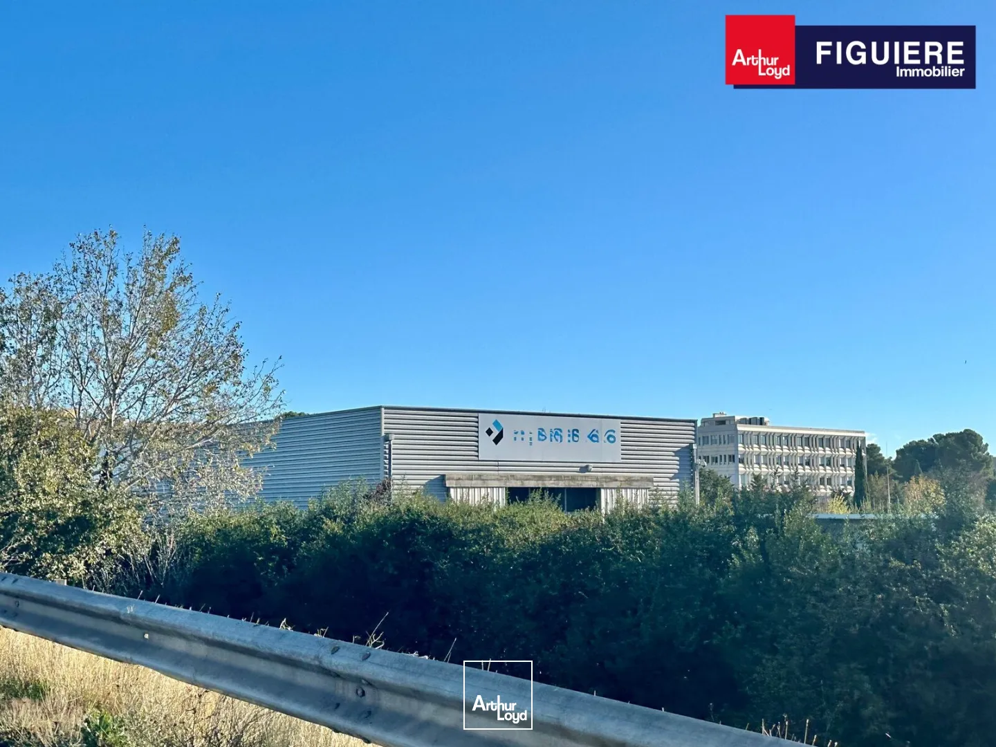 Bâtiment indépendant à usage d'activités en bordure de D9 à LOUER sur le Pôle d'Activités d'AIX EN PROVENCE