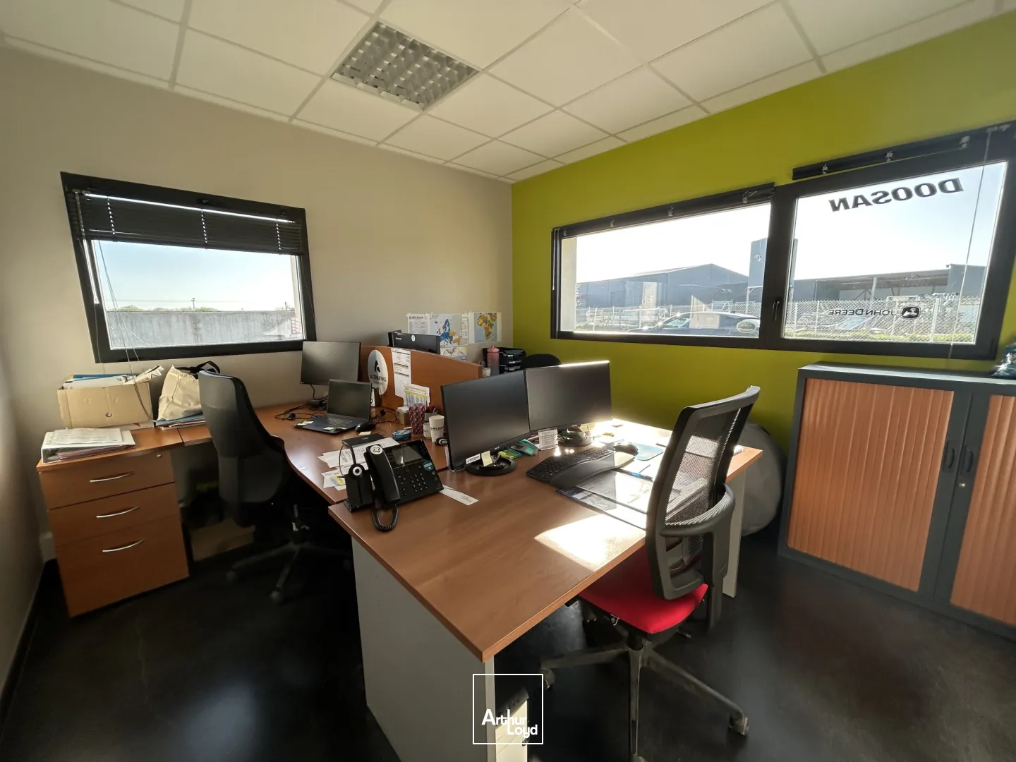 A VENDRE - LOCAL ACTIVITES - BUREAUX - 577 m2 - PONTCHATEAU - A LOUER