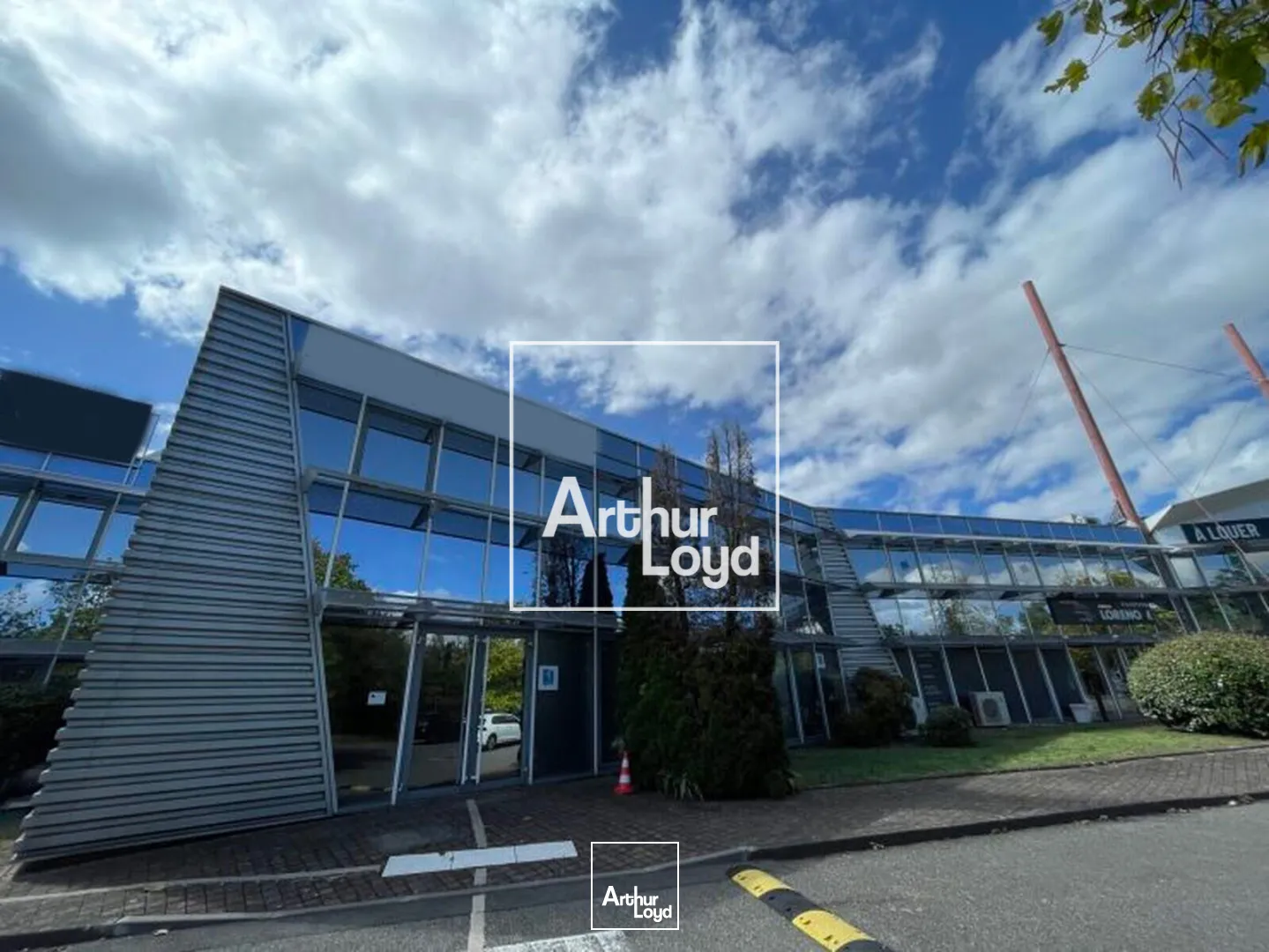 Local d’activité à louer à Toulouse avec entrepôt de 302 m²