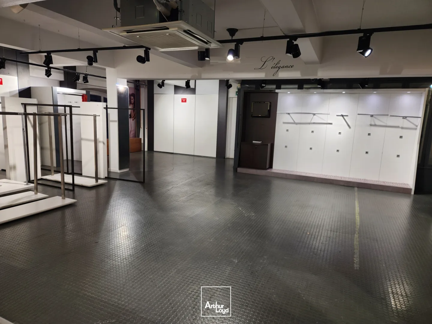 Emplacement premium - Local commercial de 1&nbsp;200 m2 - Hyper centre Belfort