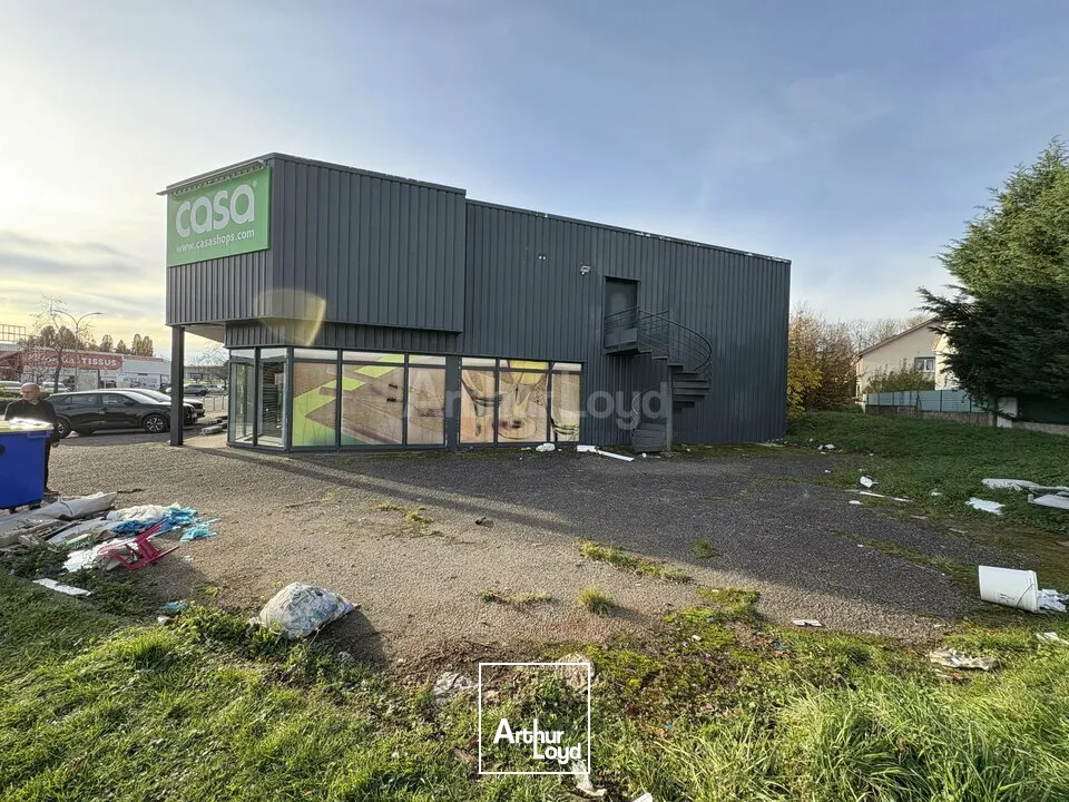 LOCAL COMMERCIAL à LOUER de 1005 m²