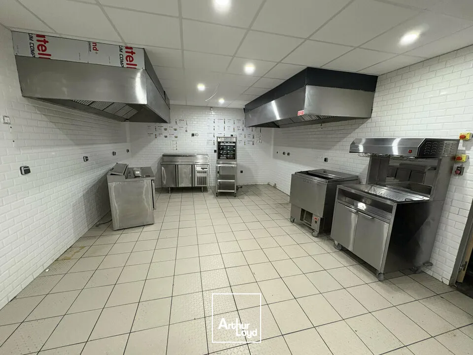 LOCAL COMMERCIAL à LOUER de 670 m²