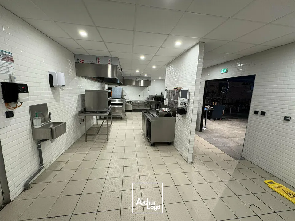 LOCAL COMMERCIAL à LOUER de 670 m²