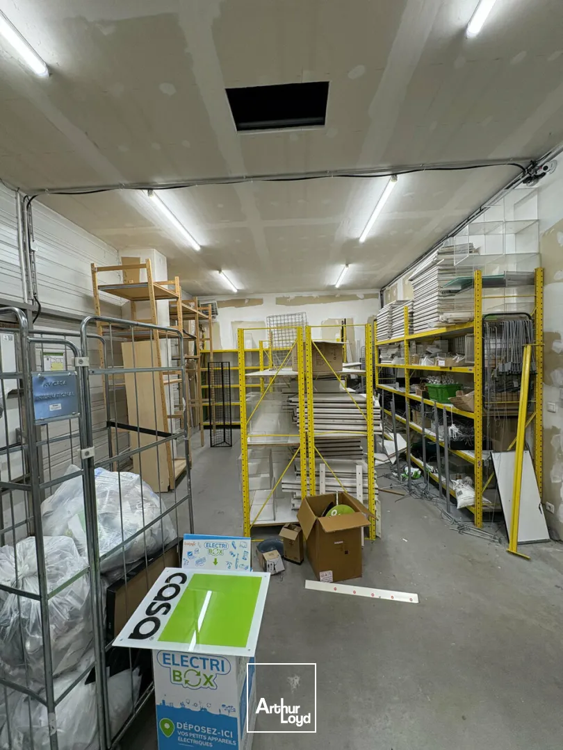 LOCAL COMMERCIAL à LOUER de 690 m²