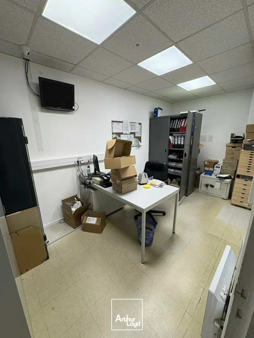 LOCAL COMMERCIAL à LOUER de 690 m²