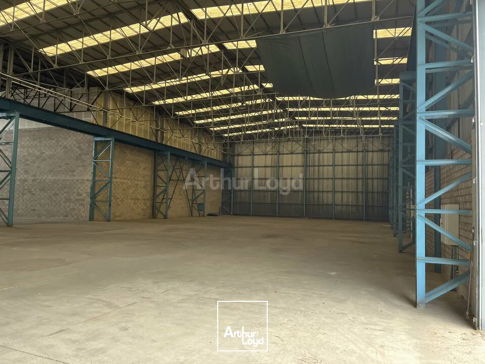LOCAL D'ACTIVITE - ENTREPOT à LOUER de 1610 m²