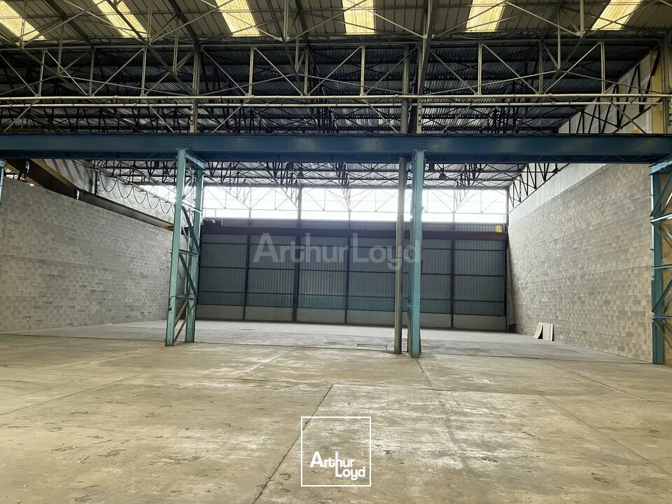 LOCAL D'ACTIVITE - ENTREPOT à LOUER de 1610 m²