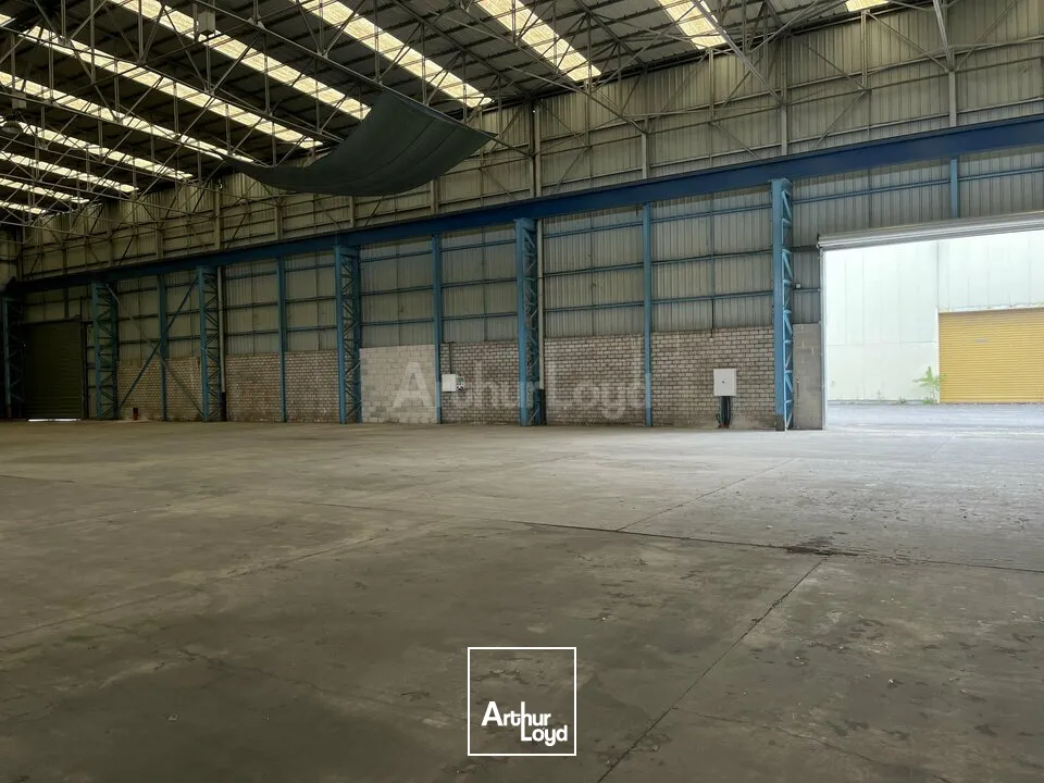 LOCAL D'ACTIVITE - ENTREPOT à LOUER de 1610 m²