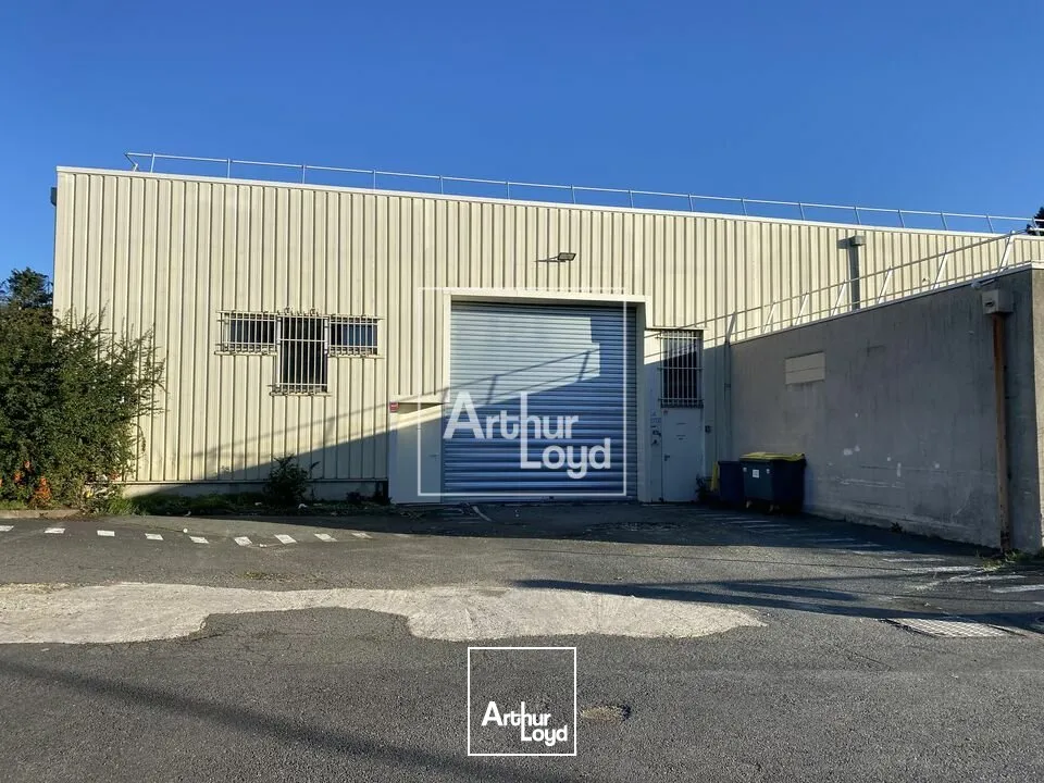 MONTGERON - BATIMENT INDEPENDANT A LOUER