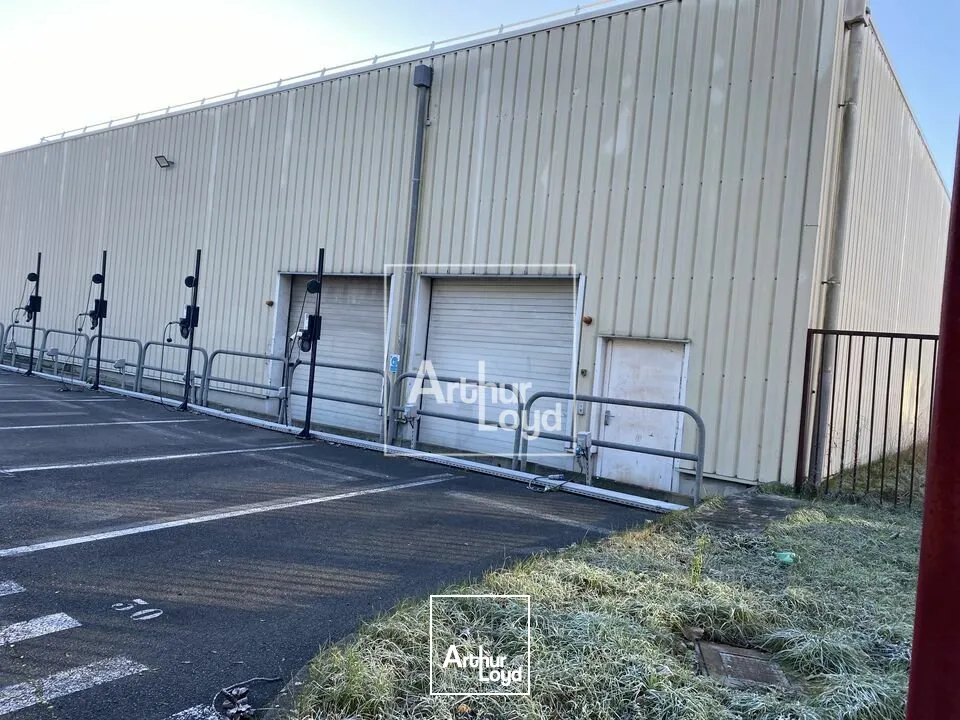 MONTGERON - BATIMENT INDEPENDANT A LOUER