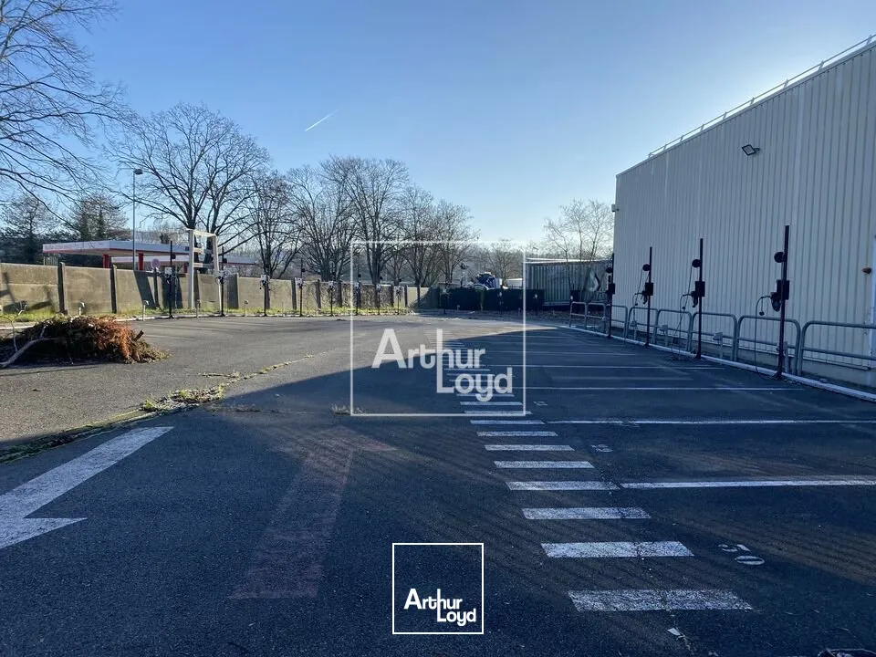 MONTGERON - BATIMENT INDEPENDANT A LOUER