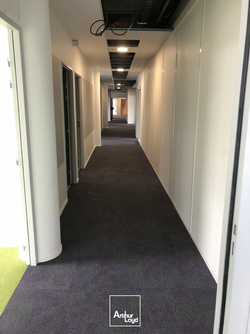 TOURS BUREAUX A LOUER de 44 M² A 2557 M² PARKINGS