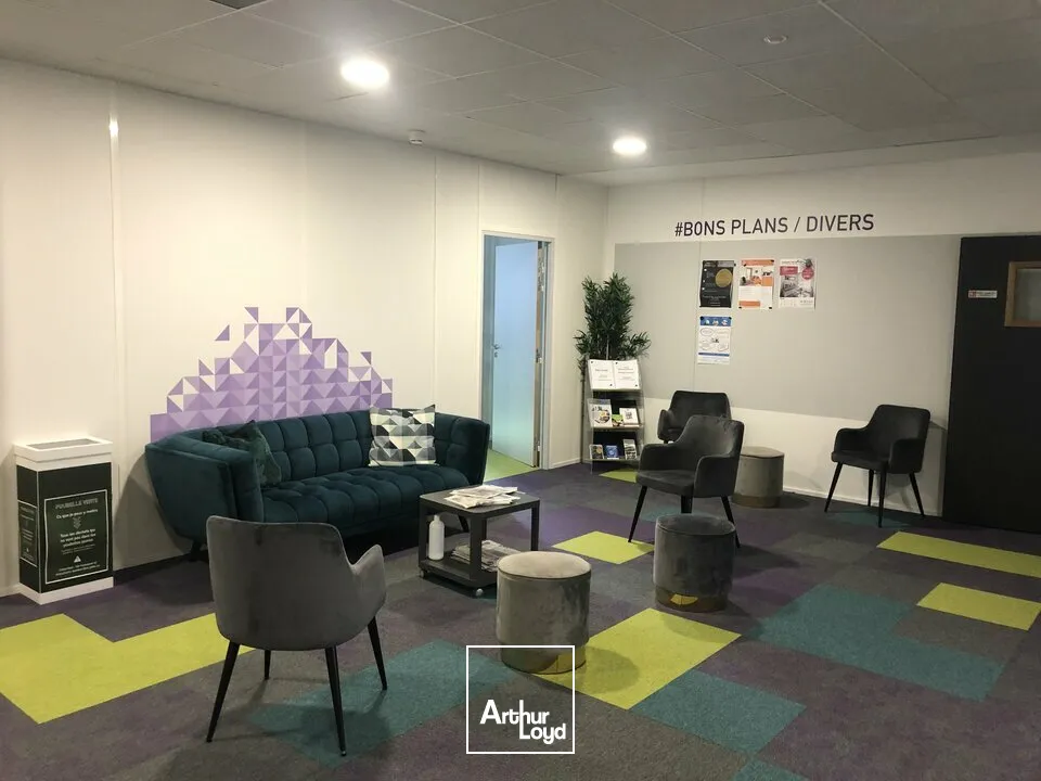 TOURS BUREAUX A LOUER de 44 M² A 2557 M² PARKINGS