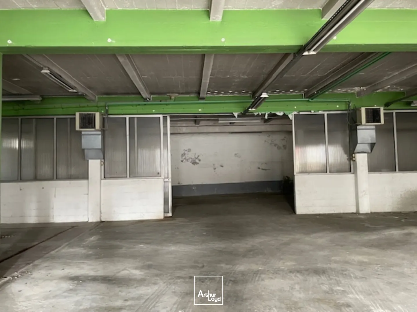 Local de 630 m2 à louer immédiatement sur un axe passant, proche du centre-ville de Soissons avec accès PMR.