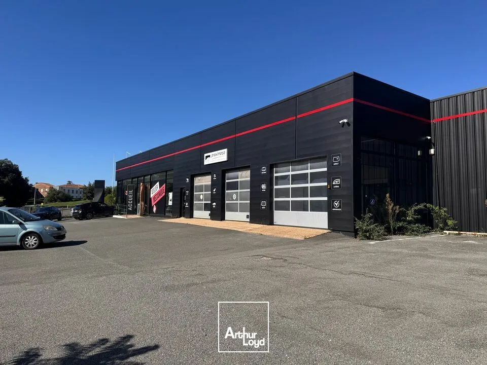 Local commercial à usage de concession automobile disponible à Puymoyen