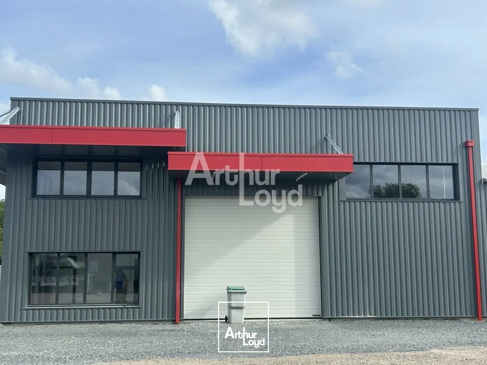 Aux portes de Vichy, dans une ZA simple d'accés, local d'activité de 250m2