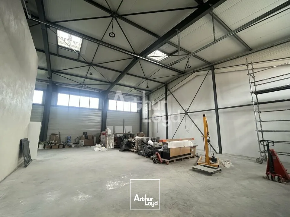 Aux portes de Vichy, dans une ZA simple d'accés, local d'activité de 250m2