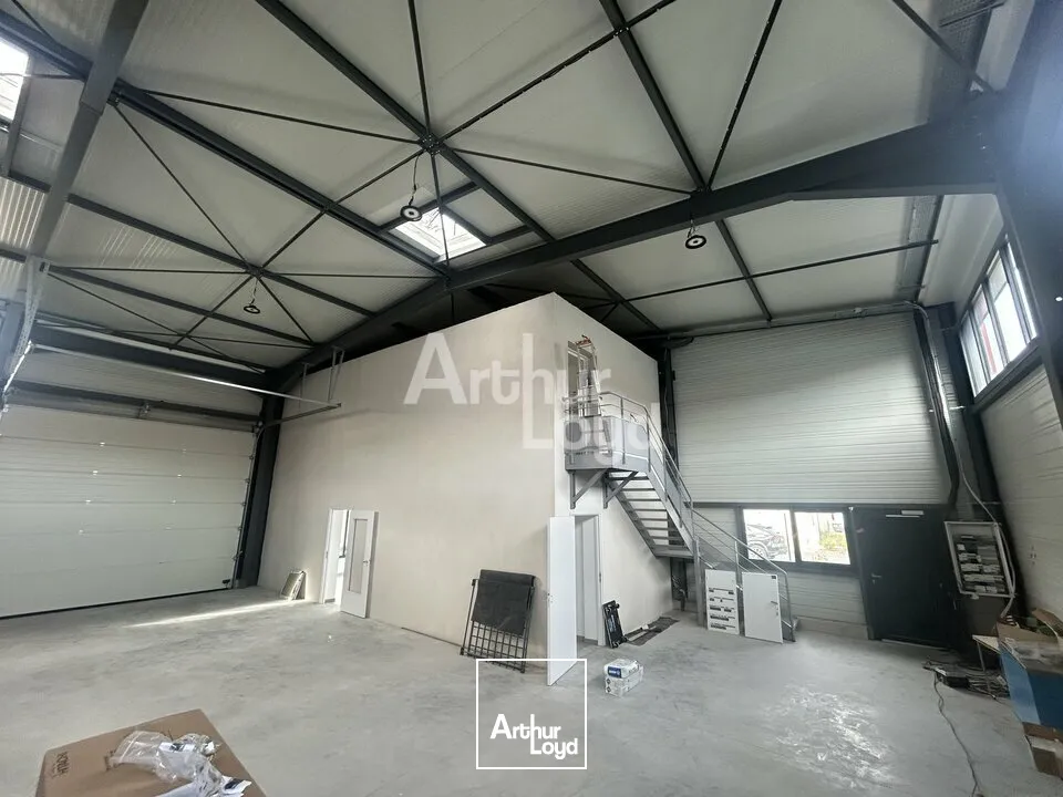 Aux portes de Vichy, dans une ZA simple d'accés, local d'activité de 250m2