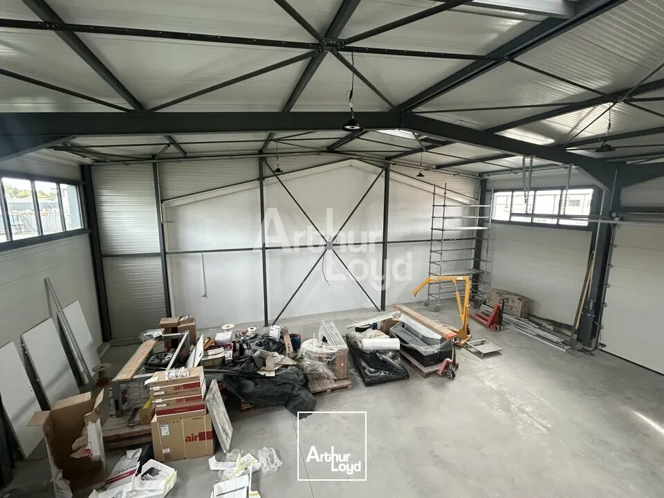 Aux portes de Vichy, dans une ZA simple d'accés, local d'activité de 250m2