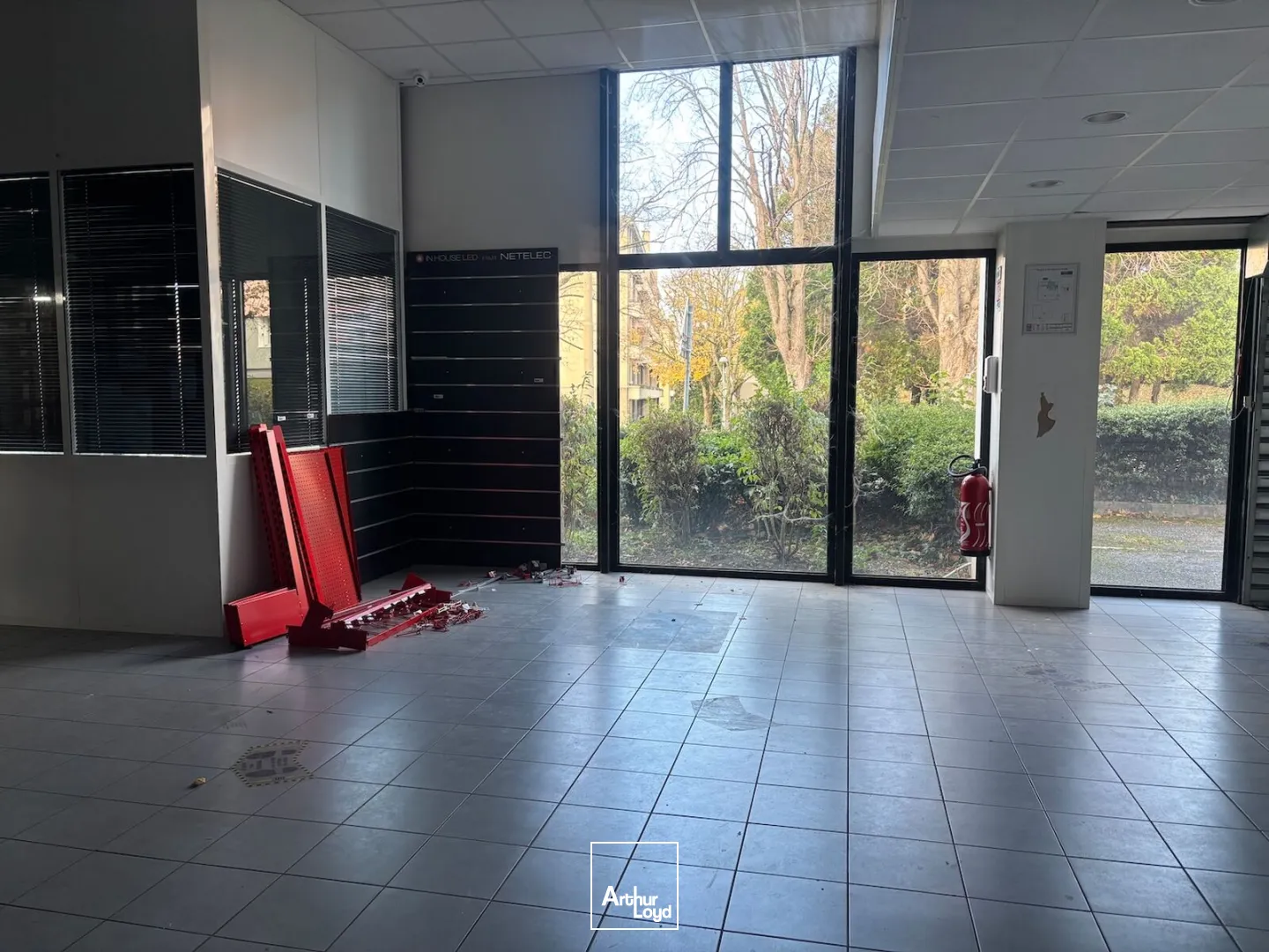A Vendre : local commercial de 560 m² avec Show Room à Saint-Etienne Sud