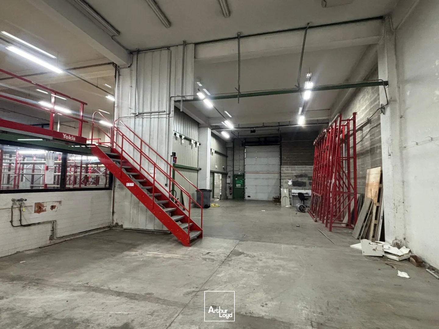 A Vendre : local commercial de 560 m² avec Show Room à Saint-Etienne Sud