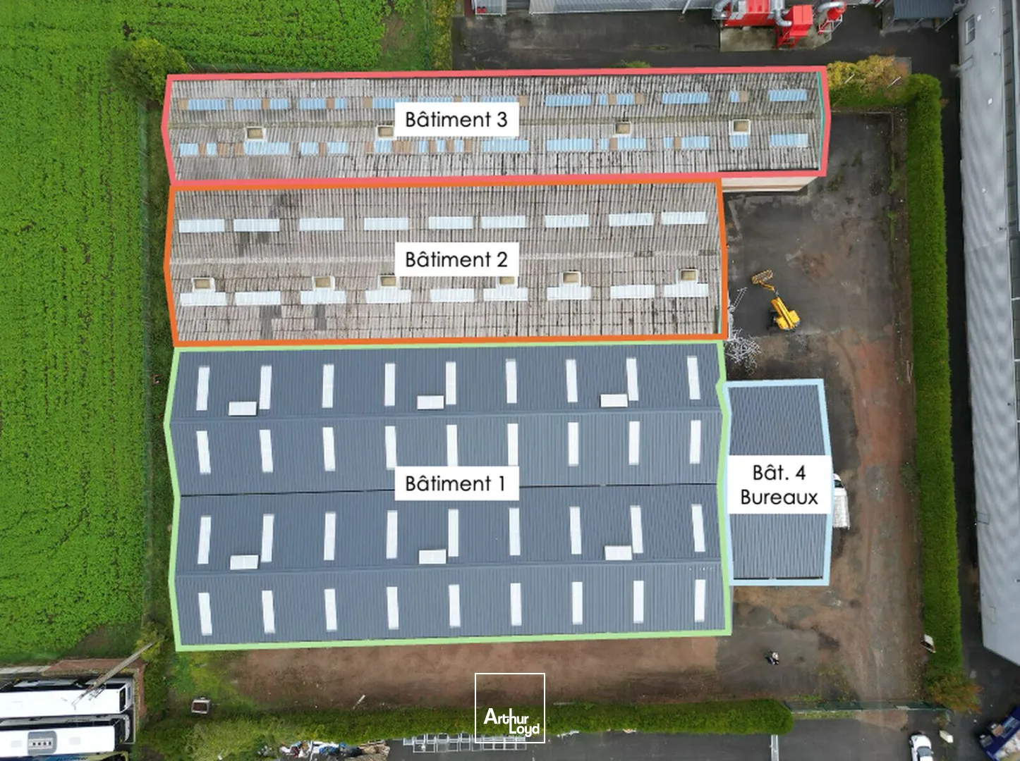 Dans la ZAC du Moulin de Coisne à Salomé, nous vous proposons à la vente un entrepôt de 3000 m2 environ divisé en 2 lots de 1500 m2. Le site est clôturé avec accès par portail.