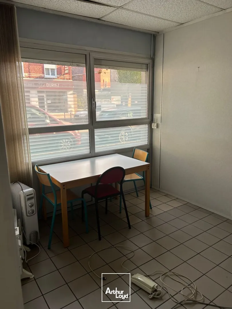 Bureaux à vendre - RDC ERP avec visibilité, parkings et accès métro immédiat