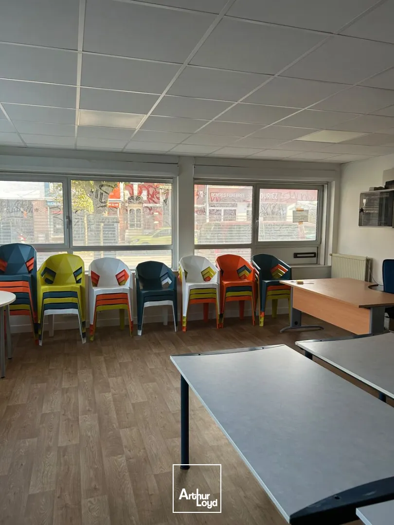 Bureaux à vendre - RDC ERP avec visibilité, parkings et accès métro immédiat