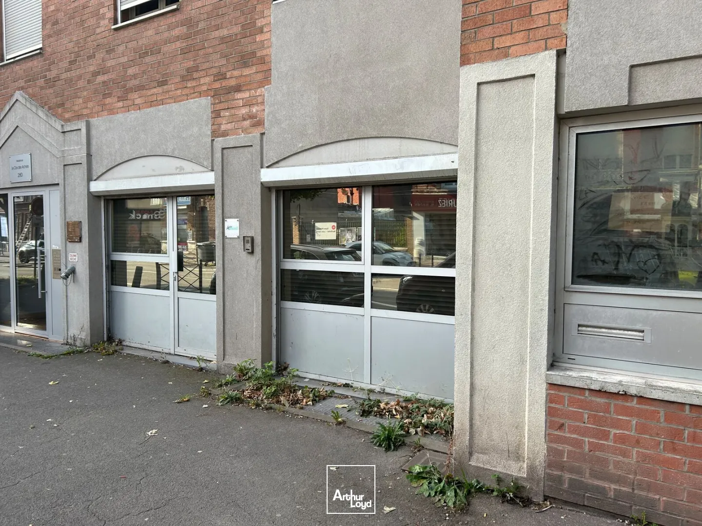 Bureaux à vendre - RDC ERP avec visibilité, parkings et accès métro immédiat