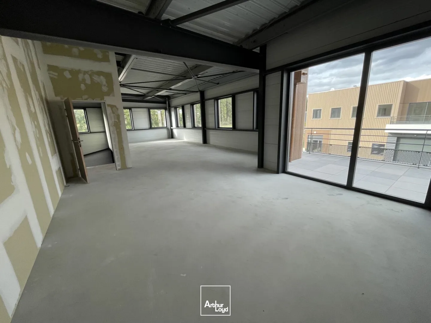 Locaux d'activité à vendre à OISSEL 76350