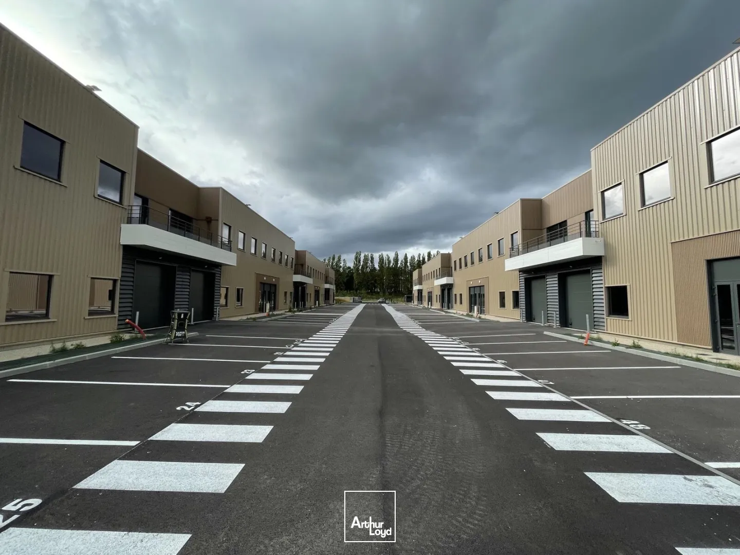 Locaux d'activité à vendre à OISSEL 76350