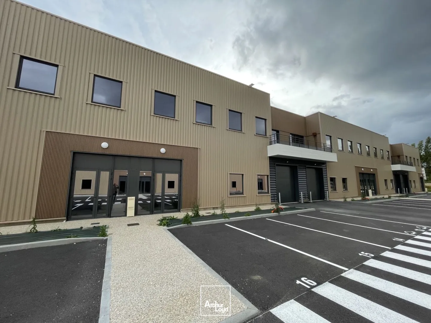 Locaux d'activité à vendre à OISSEL 76350