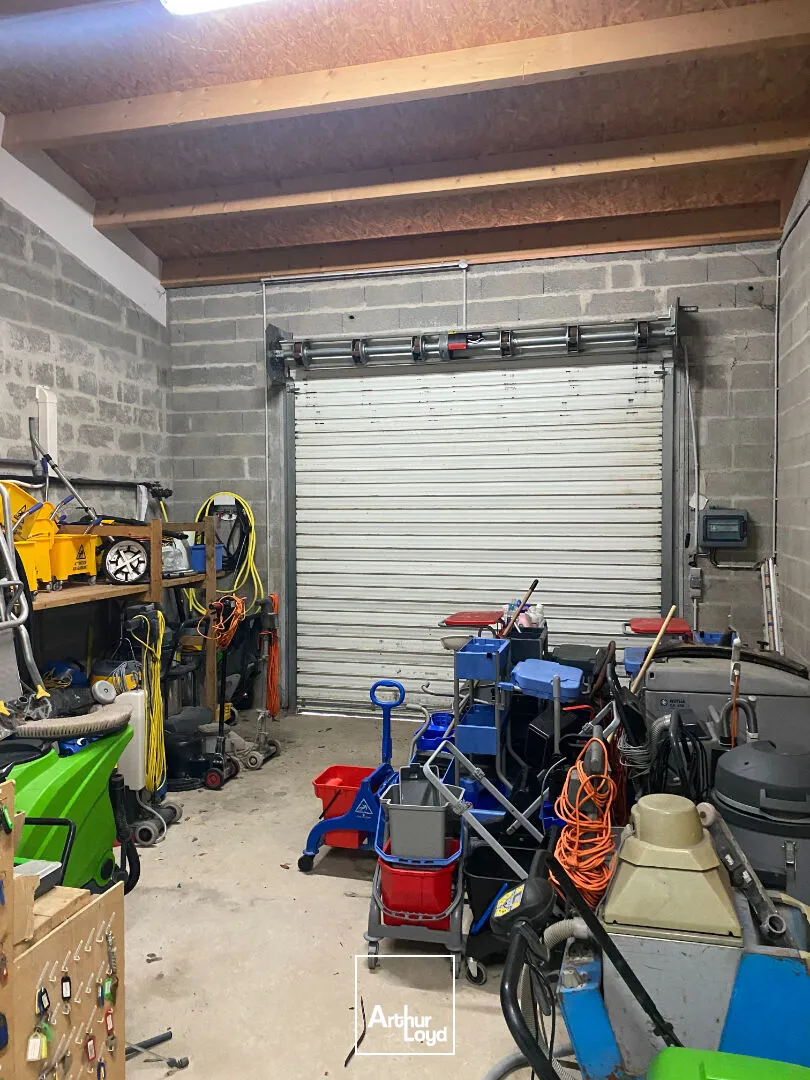 A louer Local d'activité L HOUMEAU 239 m²